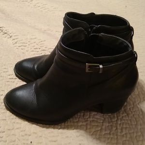 Black leather vionic booties.size 8